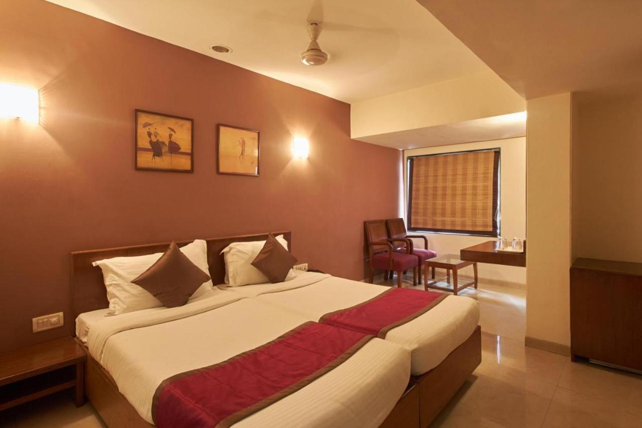 Sukh Hotel Βομβάη Εξωτερικό φωτογραφία